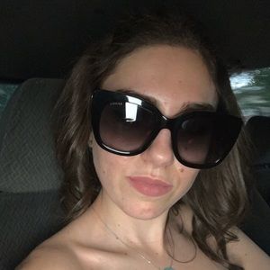 Meet your Posher, Rita